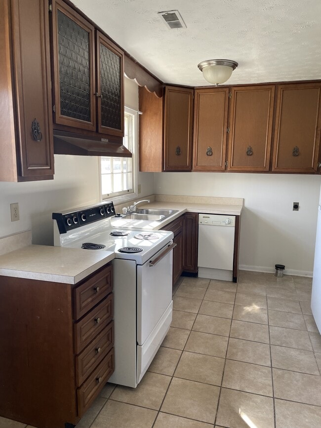 Building Photo - 624 Cross Lanes Dr