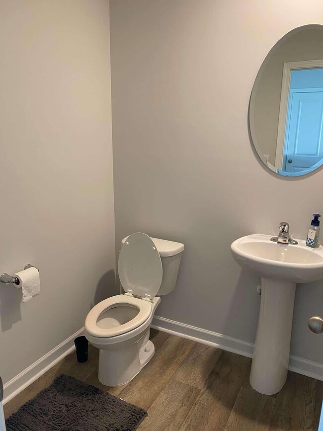 Building Photo - 1313 Riverstone Dr