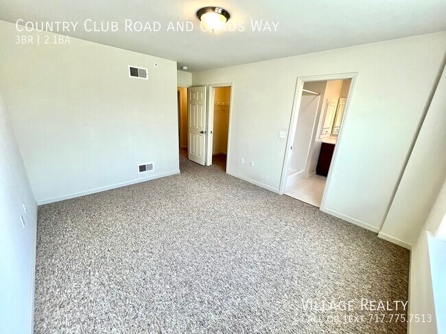 Building Photo - 721 Country Club Rd