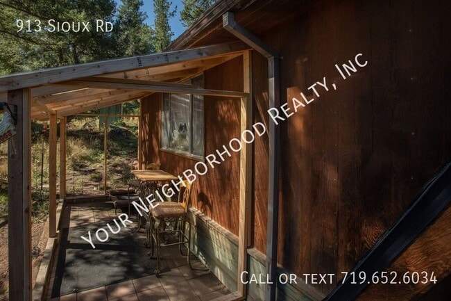 Building Photo - 913 Sioux Rd