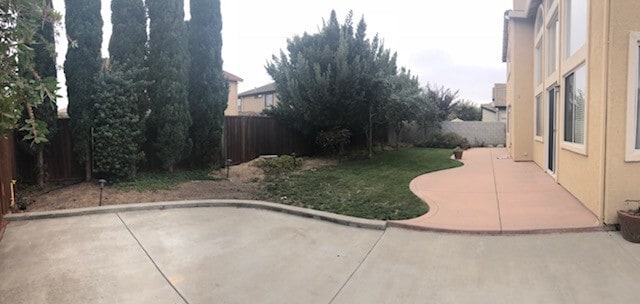 Building Photo - Clean 4 Bedroom, 2.5 Bath Home with 3 Car ...