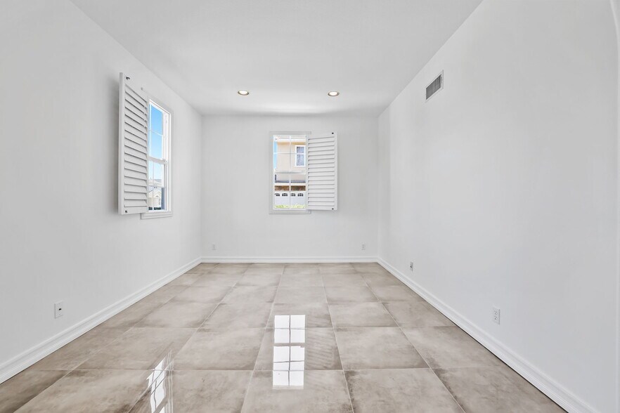 Lots of windows! - 5142 Pearce Dr
