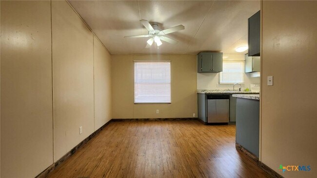 Building Photo - 590 Canal Ln