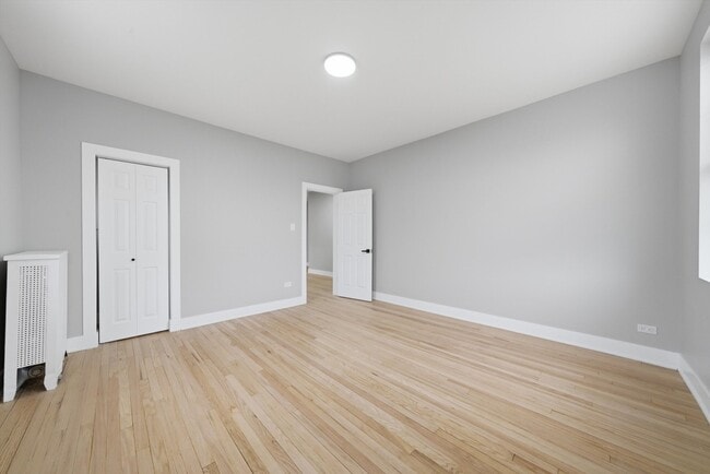 Building Photo - 7520 1/2 N Seeley Ave