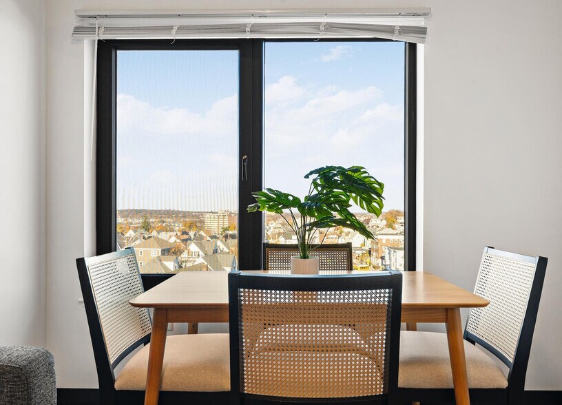 Building Photo - 600 Broadway-SI ID1240271P