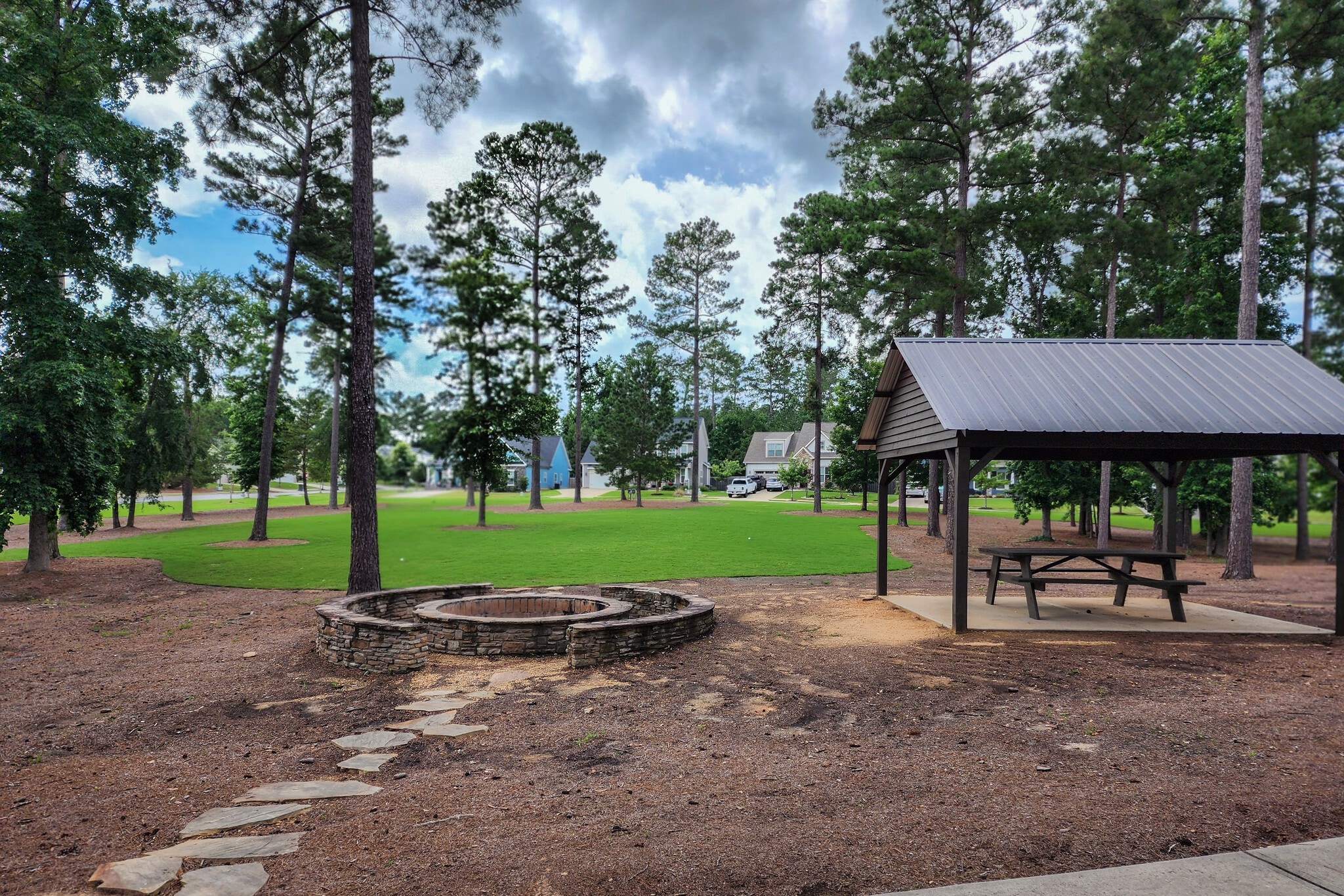 Building Photo - 2036 Warbler Dr