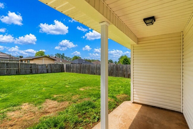 Building Photo - ***6206 SW Meadow Well Avenue***