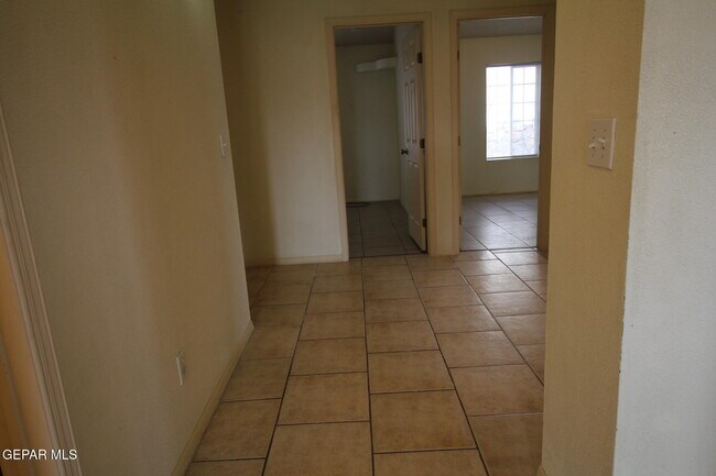 Building Photo - 456 Passmore Rd