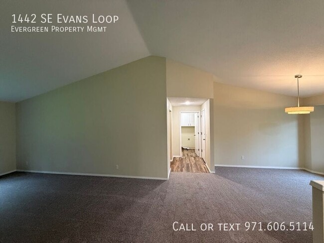 Building Photo - 1442 SE Evans Loop
