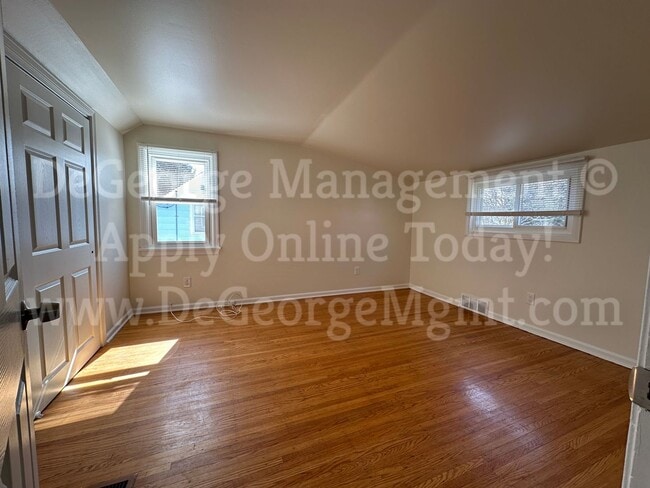 Building Photo - Gorgeous Spacious 4 Bedroom 1.5 Bath Singl...