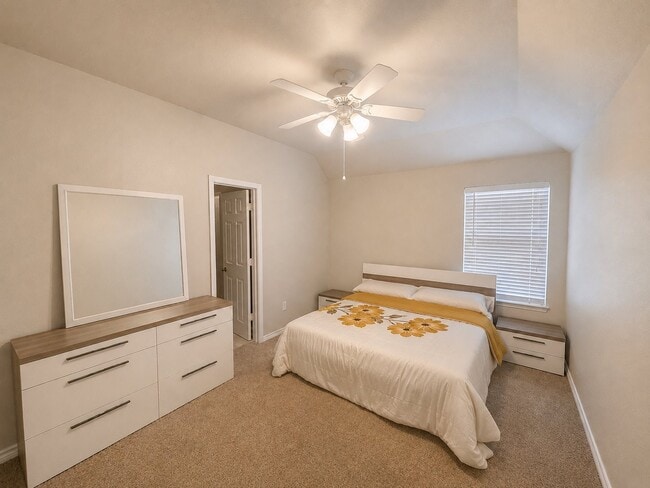 Building Photo - 1622 Lake Travis Dr