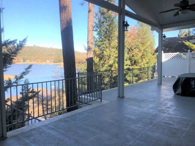 Building Photo - Lake Front Furnished Home, 3 bed, 4 bath in Lake Wildwood, Penn Valley, CA