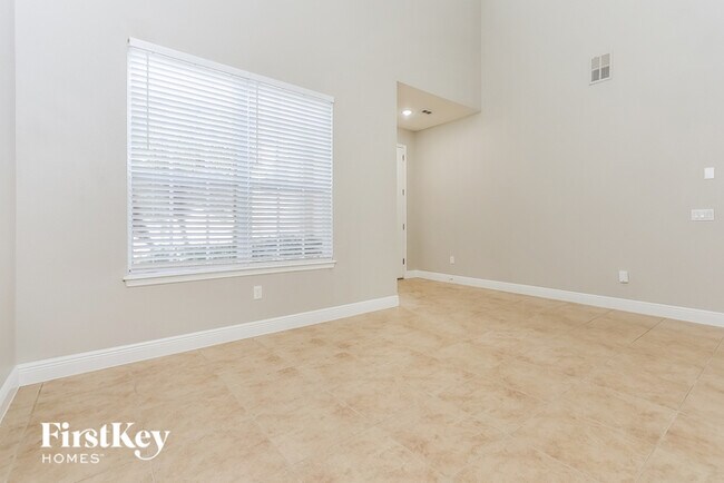 Building Photo - 663 Breezeway Ct