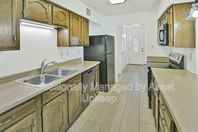 Building Photo - 1306 Clearview Dr