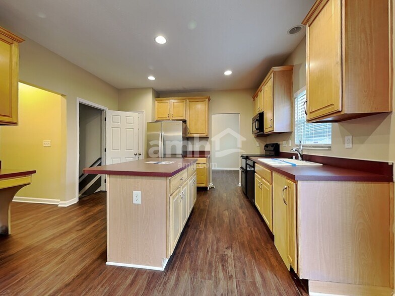 Building Photo - 210 Waterstone Dr