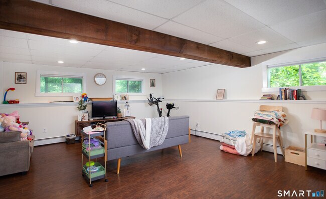 Building Photo - 128 Knollwood Dr
