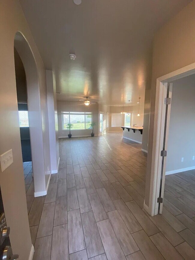 Building Photo - "Experience Spacious Living: 3-Bed Oasis with 4 Full & 5 Half Baths in Idyllwild!"