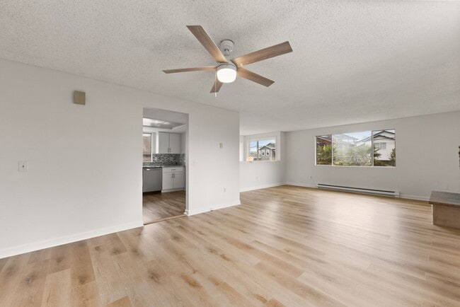 Building Photo - Charming 4 Bedroom 2 Bath single family house in Columbia City