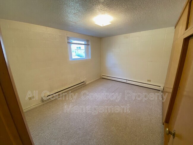 Building Photo - 1000 E Garfield St