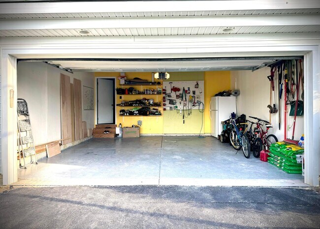 Building Photo - 329 Dovetail Dr