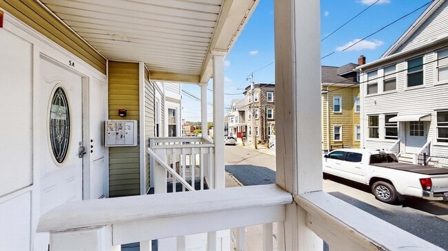 Building Photo - 5 Ropes St