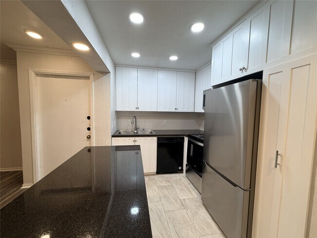 Building Photo - 3045 Walnut Bend Ln