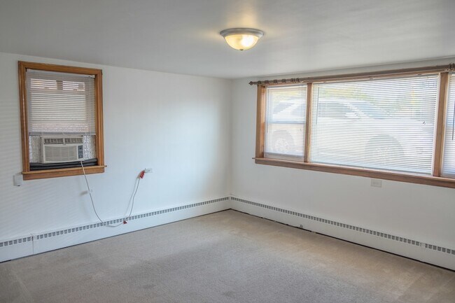 Building Photo - 5520 S Pulaski Rd