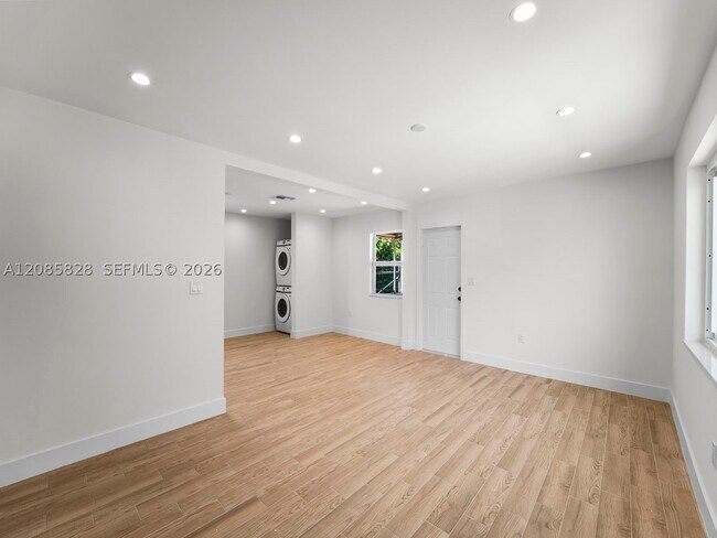 Building Photo - 238 NW 41st Ave