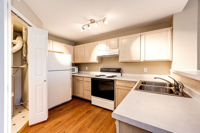 Building Photo - 2575 S Syracuse Way