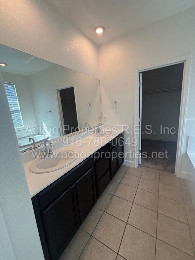 Building Photo - 1611 Lion St