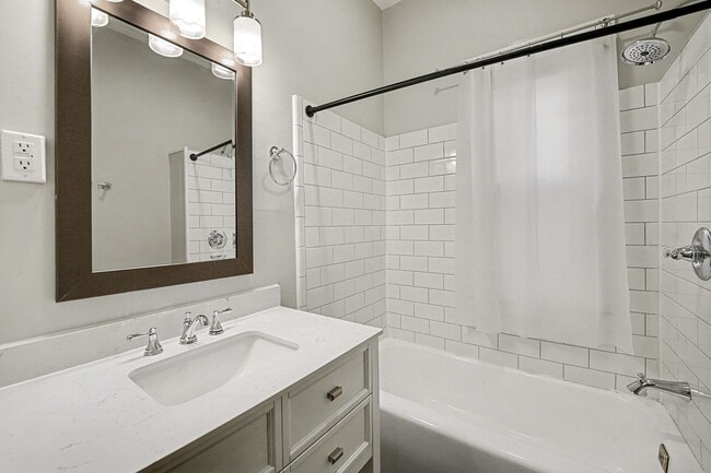 Building Photo - 2 Bed 2 Bath Home for Rent In Wash Park area!