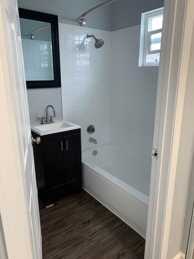 Building Photo - 10514 1/2 S. Vermont Ave.-