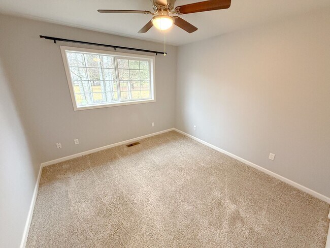 Building Photo - 4 Bedroom, 2 Bath in Pine Grove