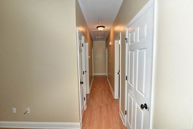 Building Photo - 719 42nd Ave