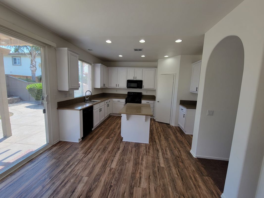 Building Photo - 973 Yosemite Dr