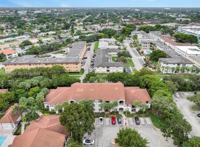 Building Photo - 570 S Park Rd