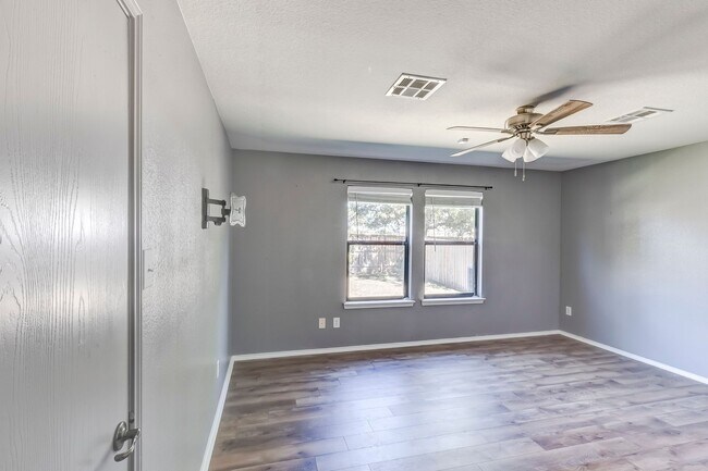 Building Photo - 8510 Starview St