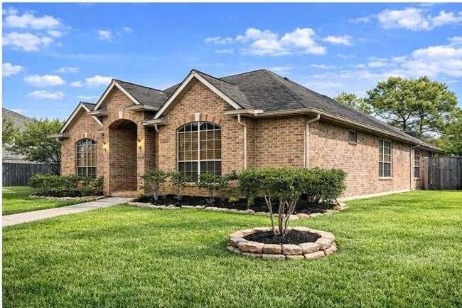 Building Photo - 16807 Laguna Springs Dr