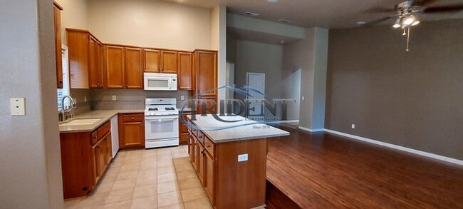 Building Photo - 4 bedroom, 2 bath house with open floor plan
