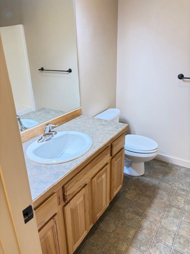 Building Photo - 3 Bedrooms 2 1/2 Bathroom Bozeman Townhouse - Great Location