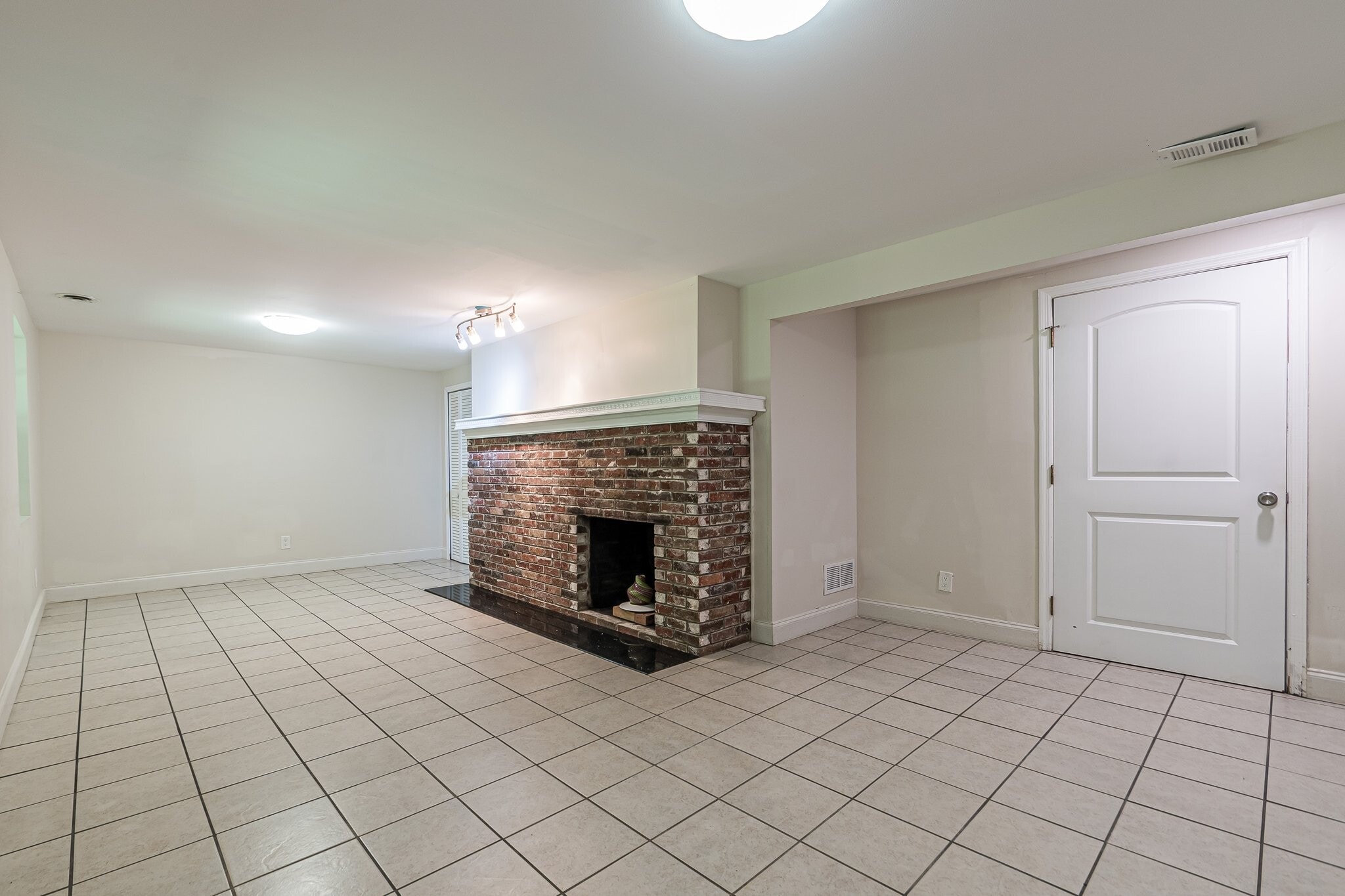 Building Photo - 1574 Old Spring House Ln