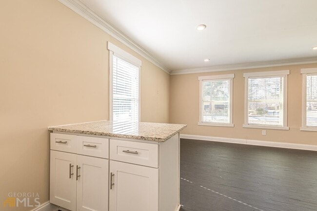 Building Photo - 1136 Wyland Dr SW