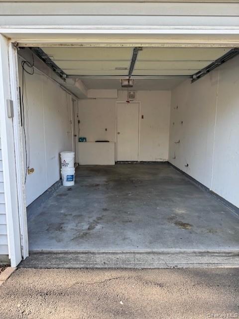 Building Photo - 404 Sara Cir