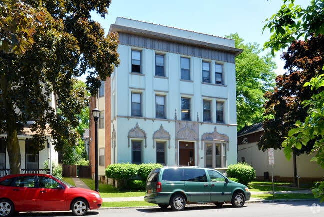 Building Photo - 35 Whitney Pl