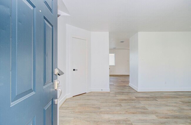 Building Photo - 6117 Settlers Square Ln