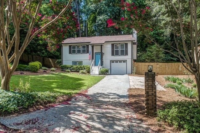 Building Photo - Renovated 4 bed home in Kennesaw w/ Designer Kitchen