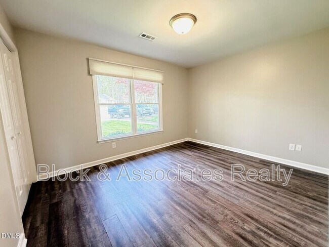 Building Photo - 6400 Meadow View Dr