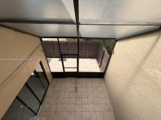 Building Photo - 2101 Bayberry Dr