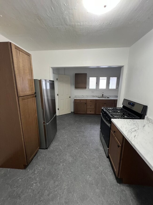 Building Photo - 3 Bedroom 1 Bathroom House (move in ready)