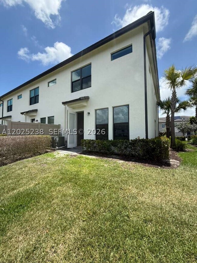 Building Photo - 2163 Appleton Cir S